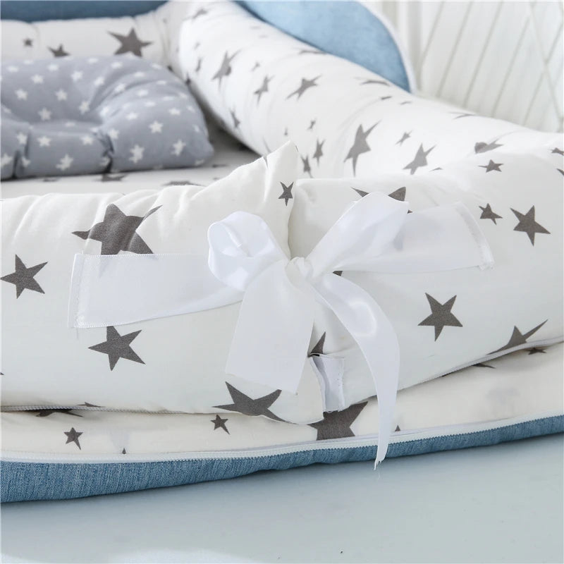 reducteur-de-lit-bebe-etoiles-bleu