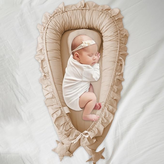 reducteur-de-lit-beige-bebe-dort